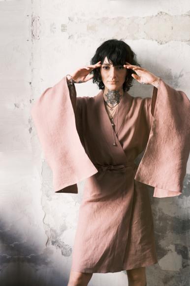 KIMONO LNIANE DŁUGIE: PUDROWY RÓŻ